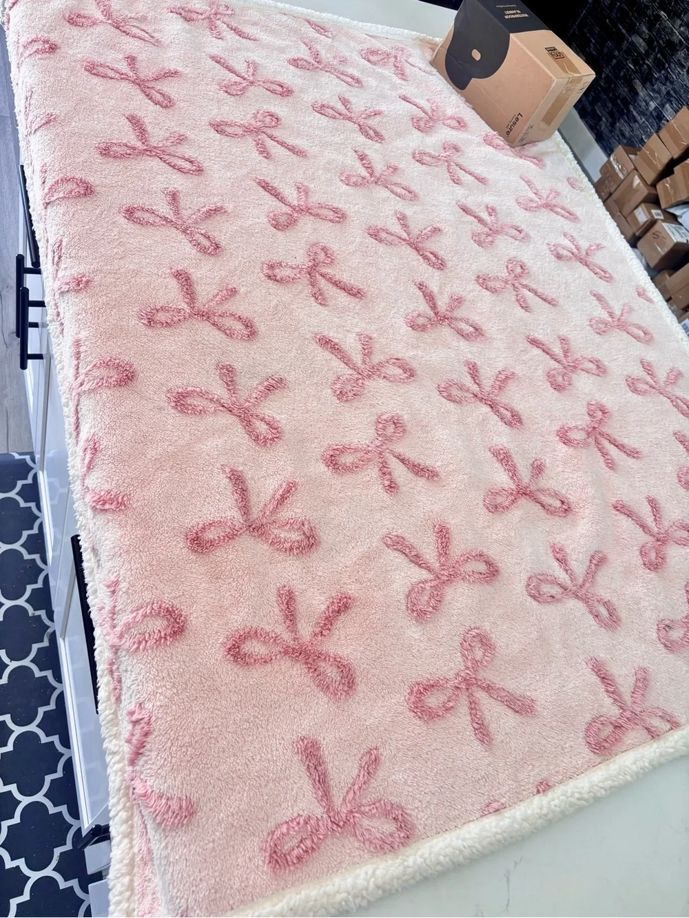 WATERPROOF PINK BOWS PET BLANKET BEDSURE